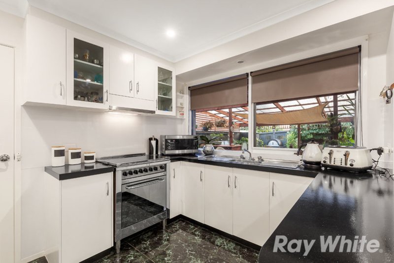 Photo - 7 Quist Court, Mill Park VIC 3082 - Image 2