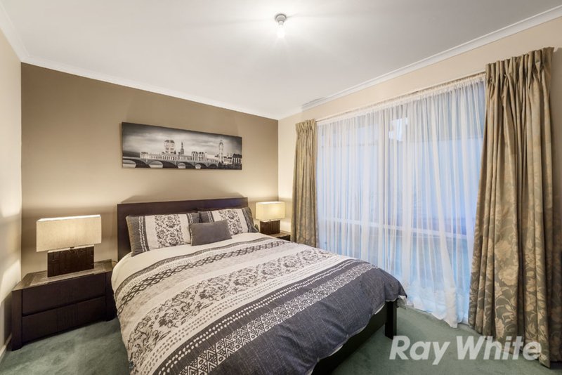 Photo - 7 Quist Court, Mill Park VIC 3082 - Image 6