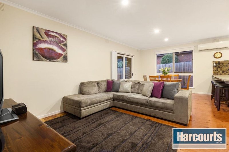 Photo - 7 Quixley Grove, Wantirna VIC 3152 - Image 2