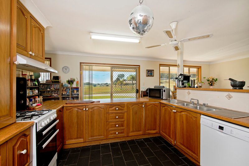 Photo - 7 Racewyn Close, Port Macquarie NSW 2444 - Image 3