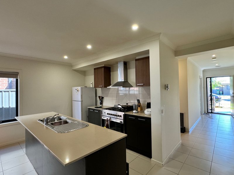 Photo - 7 Radiance Street, Tarneit VIC 3029 - Image 3