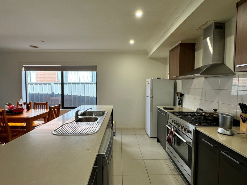 Photo - 7 Radiance Street, Tarneit VIC 3029 - Image 4