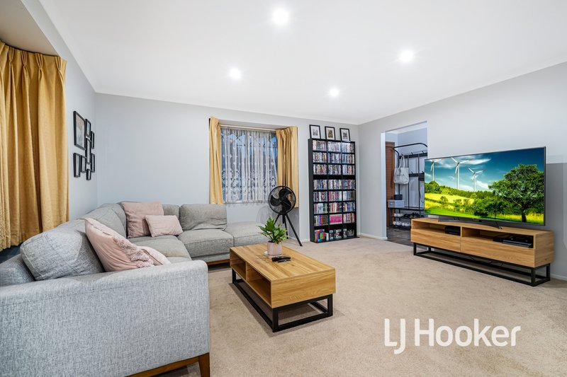 Photo - 7 Rae Court, Pakenham VIC 3810 - Image 2