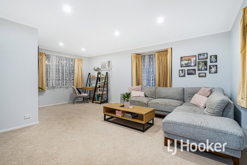 Photo - 7 Rae Court, Pakenham VIC 3810 - Image 3