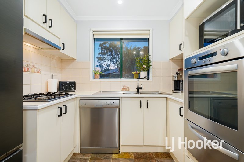 Photo - 7 Rae Court, Pakenham VIC 3810 - Image 7