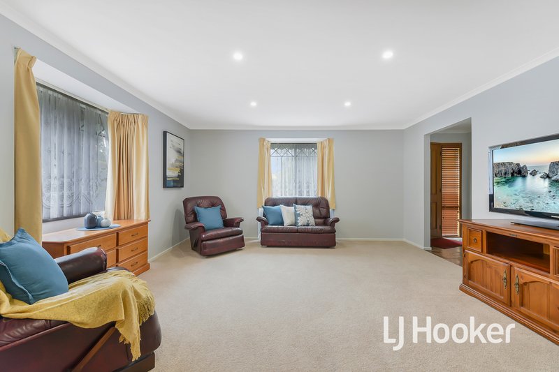 Photo - 7 Rae Court, Pakenham VIC 3810 - Image 3