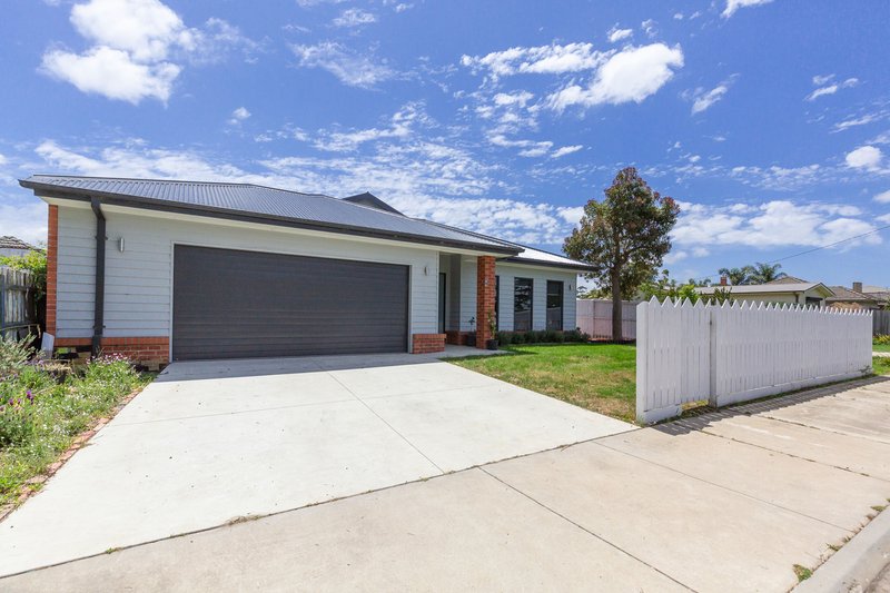 Photo - 7 Raglan Street, Sale VIC 3850 - Image 2