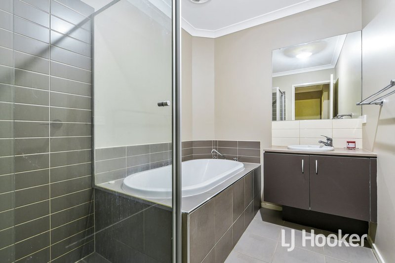 Photo - 7 Ramel Way, Pakenham VIC 3810 - Image 12