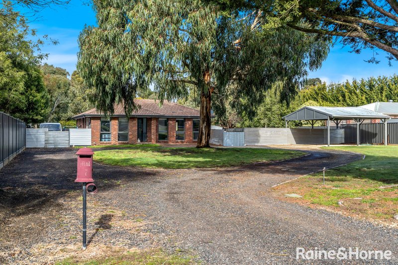 7 Regan Drive, Romsey VIC 3434