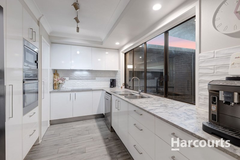 Photo - 7 Relesah Drive, Petrie QLD 4502 - Image 4