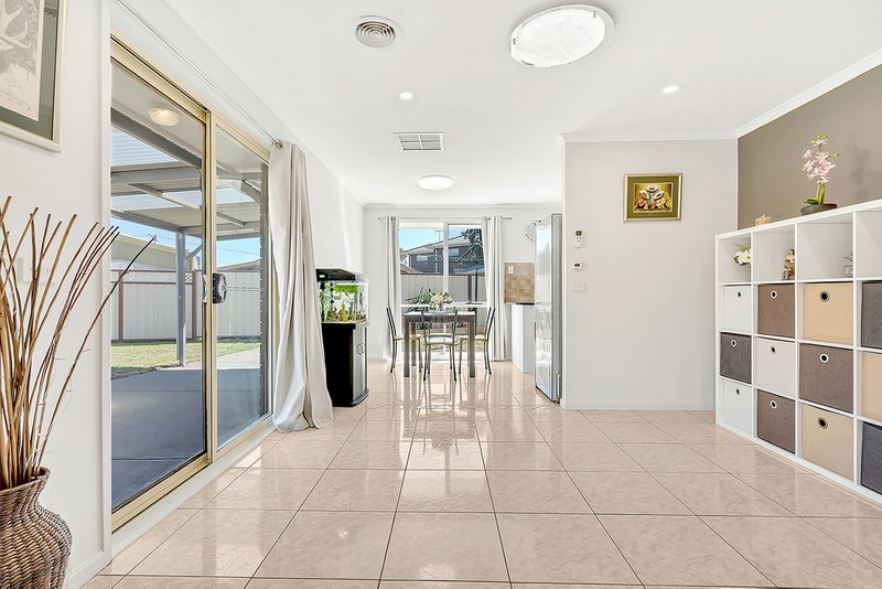 Photo - 7 Renwick Close, Craigieburn VIC 3064 - Image 5