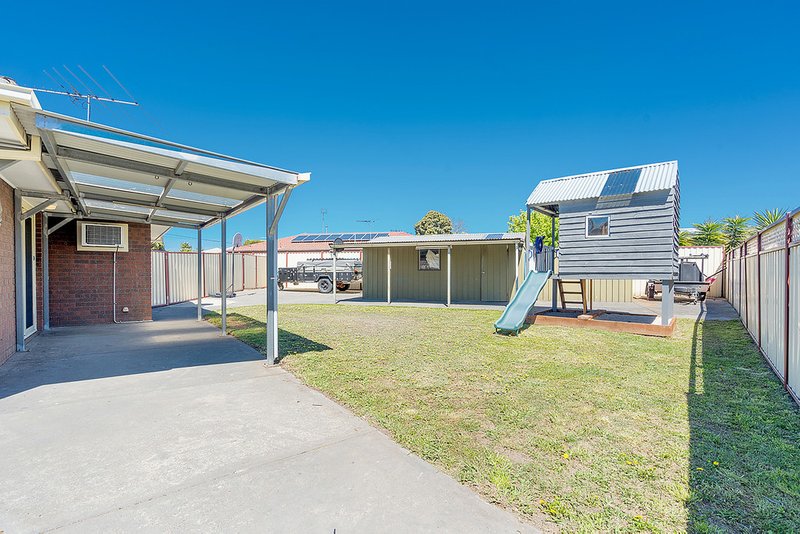 Photo - 7 Renwick Close, Craigieburn VIC 3064 - Image 13