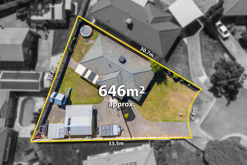 Photo - 7 Renwick Close, Craigieburn VIC 3064 - Image 17