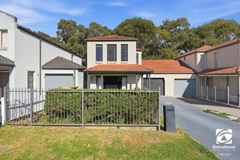 Photo - 7 Reserve Circuit, Currans Hill NSW 2567 - Image 2