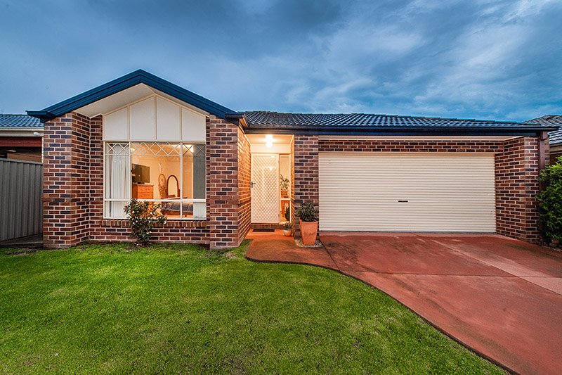 7 Reynard Place, Cranbourne East VIC 3977