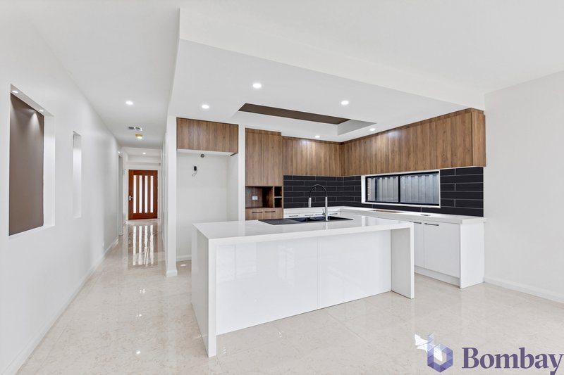 Photo - 7 Rhubarb Place, Mickleham VIC 3064 - Image 3