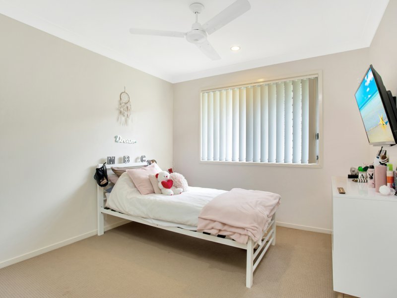 Photo - 7 Riverbreeze Crescent, Maudsland QLD 4210 - Image 8