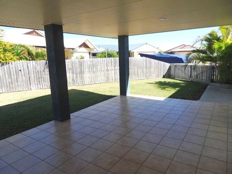 Photo - 7 Riverside Drive, Tannum Sands QLD 4680 - Image 2