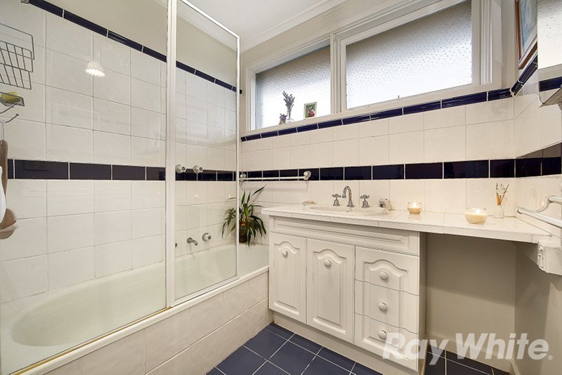 Photo - 7 Rivett Crescent, Mulgrave VIC 3170 - Image 6