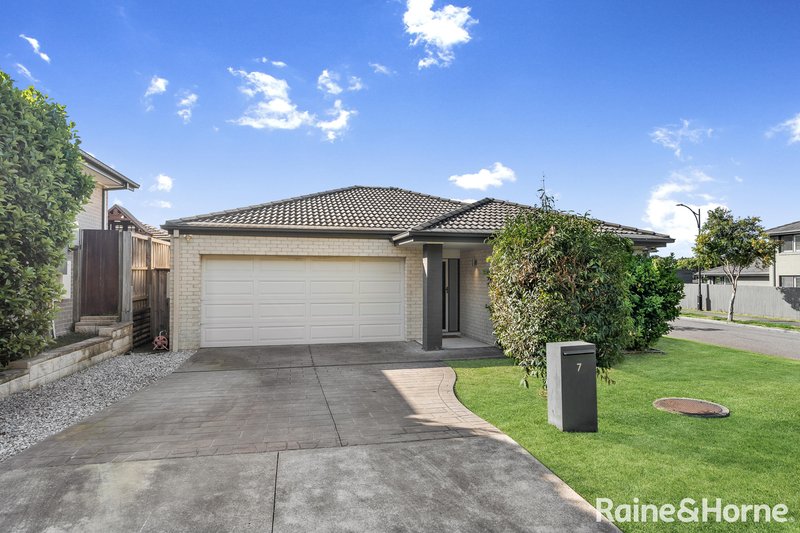 Photo - 7 Robey Avenue, Middleton Grange NSW 2171 - Image 1