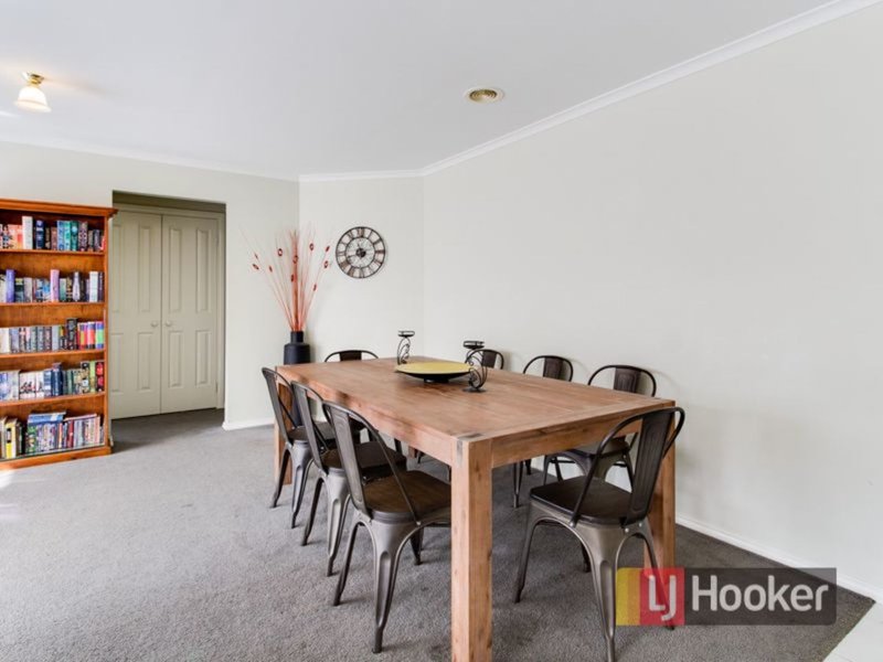 Photo - 7 Robusta Avenue, Cranbourne VIC 3977 - Image 9