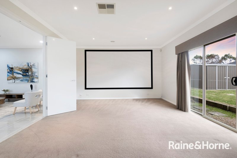 Photo - 7 Rocky Street, Cranbourne East VIC 3977 - Image 5