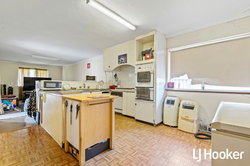 Photo - 7 Roebuck Street, Innaloo WA 6018 - Image 6