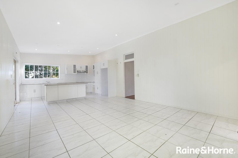 Photo - 7 Rollo Street, Gladstone Central QLD 4680 - Image 11