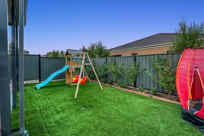 Photo - 7 Rouge Way, Craigieburn VIC 3064 - Image 12