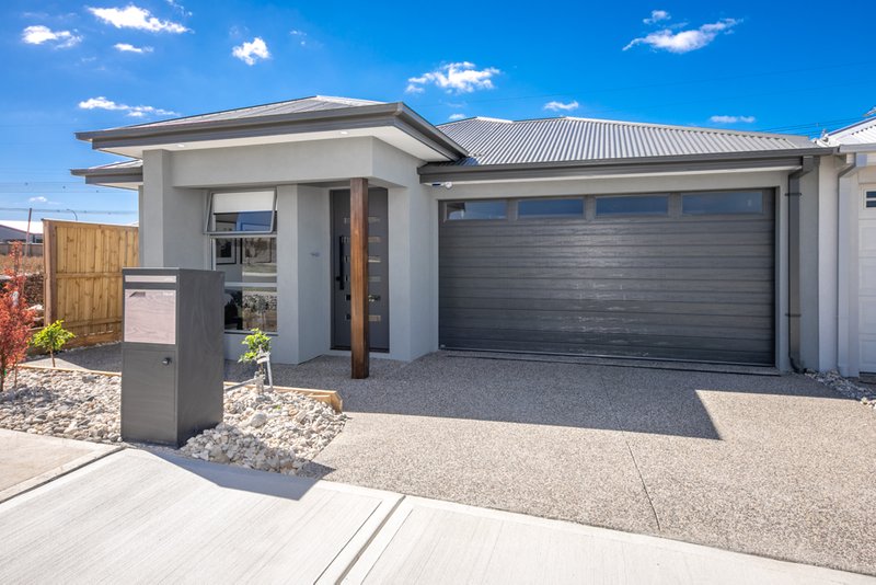 Photo - 7 Rubrum Road, Sunbury VIC 3429 - Image 2