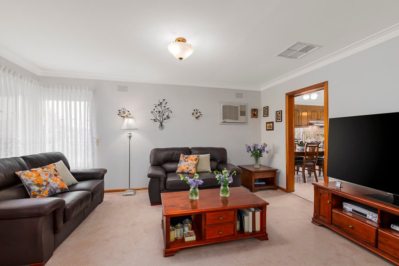 Photo - 7 Russet Court, Lalor VIC 3075 - Image 3