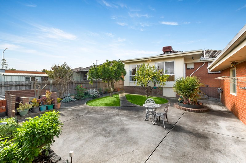 Photo - 7 Russet Court, Lalor VIC 3075 - Image 8