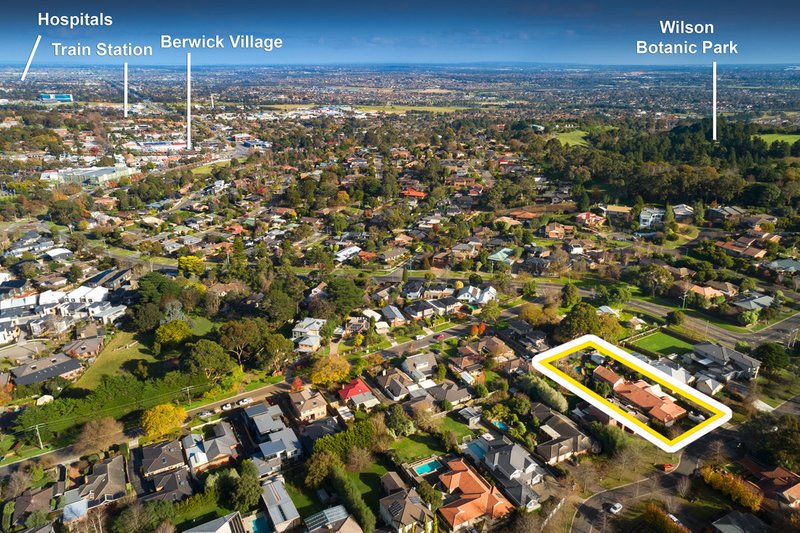 Photo - 7 Rydaldene Way, Berwick VIC 3806 - Image 2