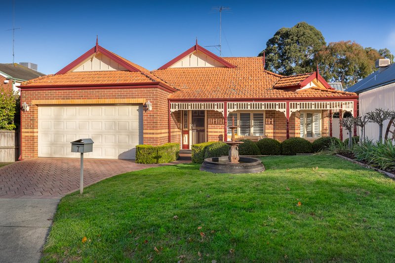 Photo - 7 Rydaldene Way, Berwick VIC 3806 - Image 5