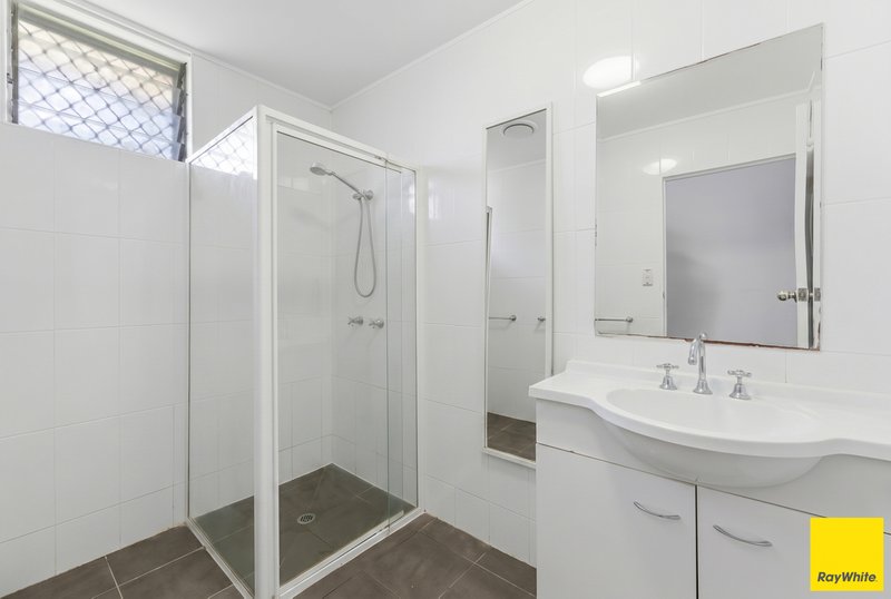 Photo - 7 Sandown Close, Woree QLD 4868 - Image 6