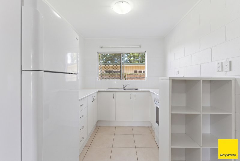 Photo - 7 Sandown Close, Woree QLD 4868 - Image 7