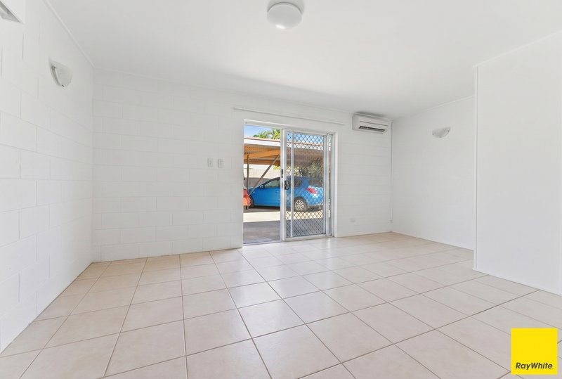 Photo - 7 Sandown Close, Woree QLD 4868 - Image 8