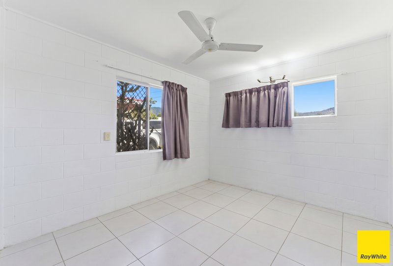 Photo - 7 Sandown Close, Woree QLD 4868 - Image 9