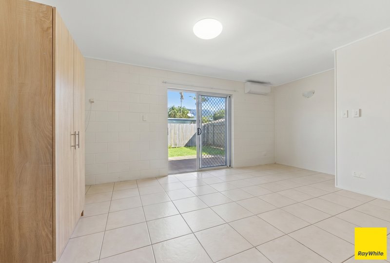 Photo - 7 Sandown Close, Woree QLD 4868 - Image 10