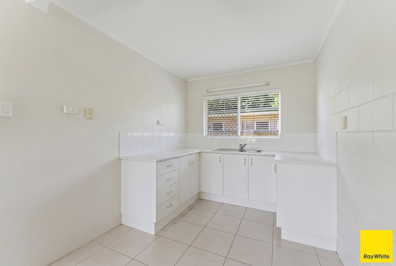 Photo - 7 Sandown Close, Woree QLD 4868 - Image 25