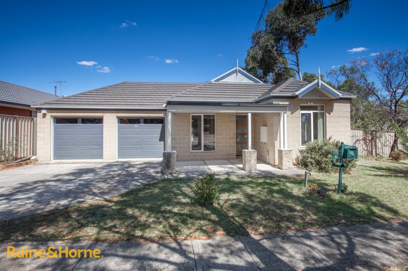 Photo - 7 Sandpiper Grove, Sunbury VIC 3429 - Image 2