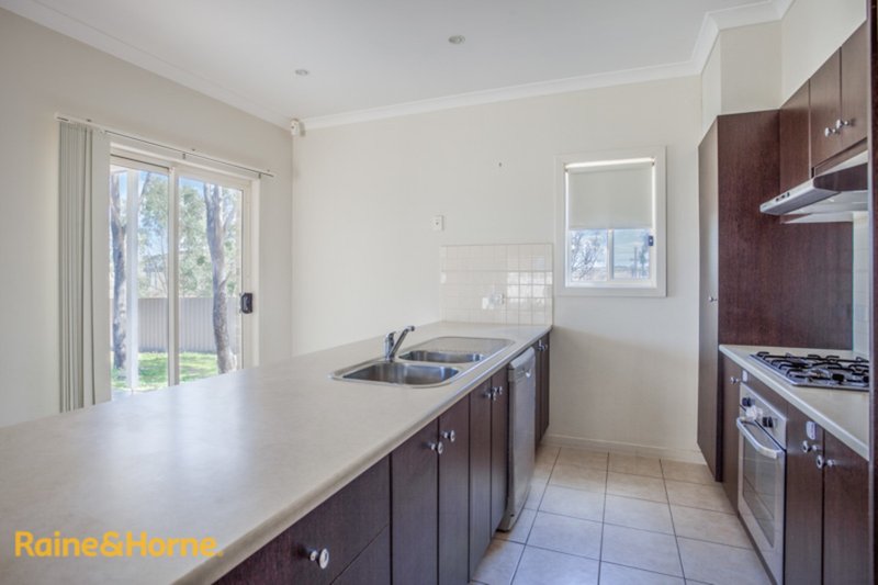 Photo - 7 Sandpiper Grove, Sunbury VIC 3429 - Image 3