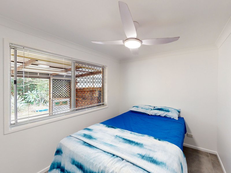 Photo - 7 Sandpiper St , Beachmere QLD 4510 - Image 9