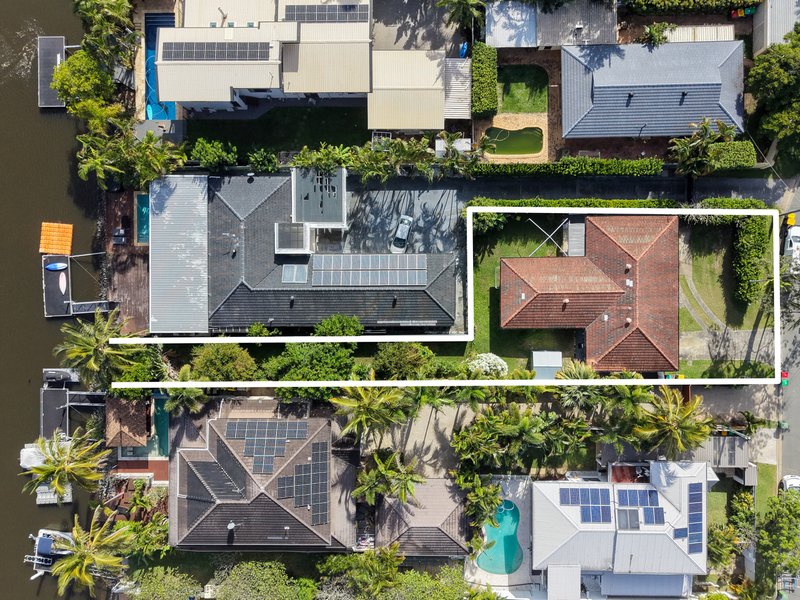 Photo - 7 Savoy Drive, Broadbeach Waters QLD 4218 - Image 2