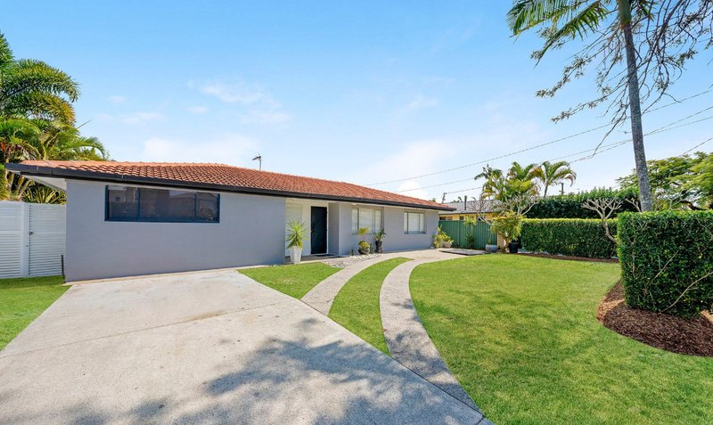 Photo - 7 Savoy Drive, Broadbeach Waters QLD 4218 - Image 4