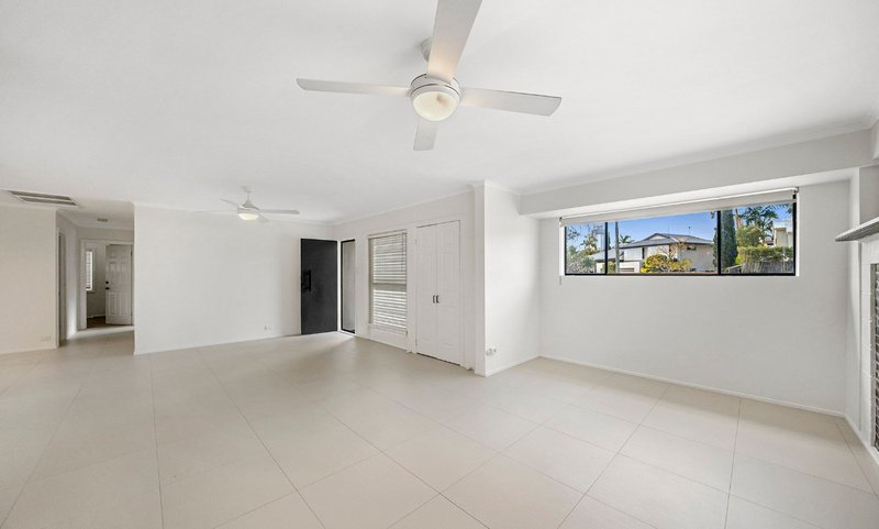 Photo - 7 Savoy Drive, Broadbeach Waters QLD 4218 - Image 6