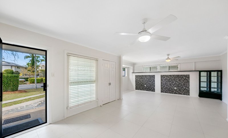 Photo - 7 Savoy Drive, Broadbeach Waters QLD 4218 - Image 7