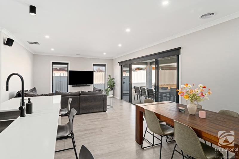 Photo - 7 Saxby Court, West Wodonga VIC 3690 - Image 2