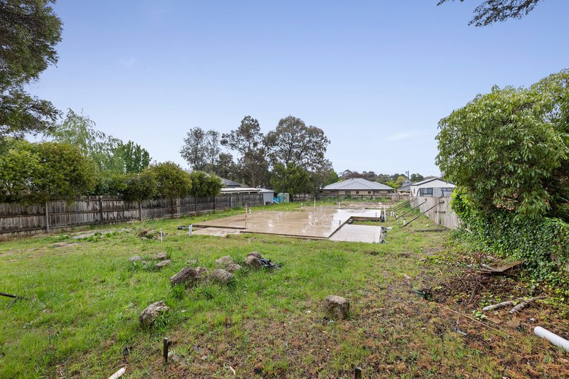 Photo - 7 Saxon Drive, Mooroolbark VIC 3138 - Image 3
