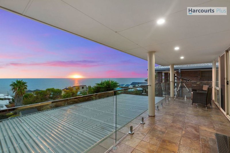 Photo - 7 Seaview Avenue, Hallett Cove SA 5158 - Image 2